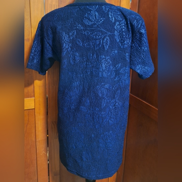 💙KAVIO DESIGNS women's dark blue floral blouse. Size M - Picture 4 of 5